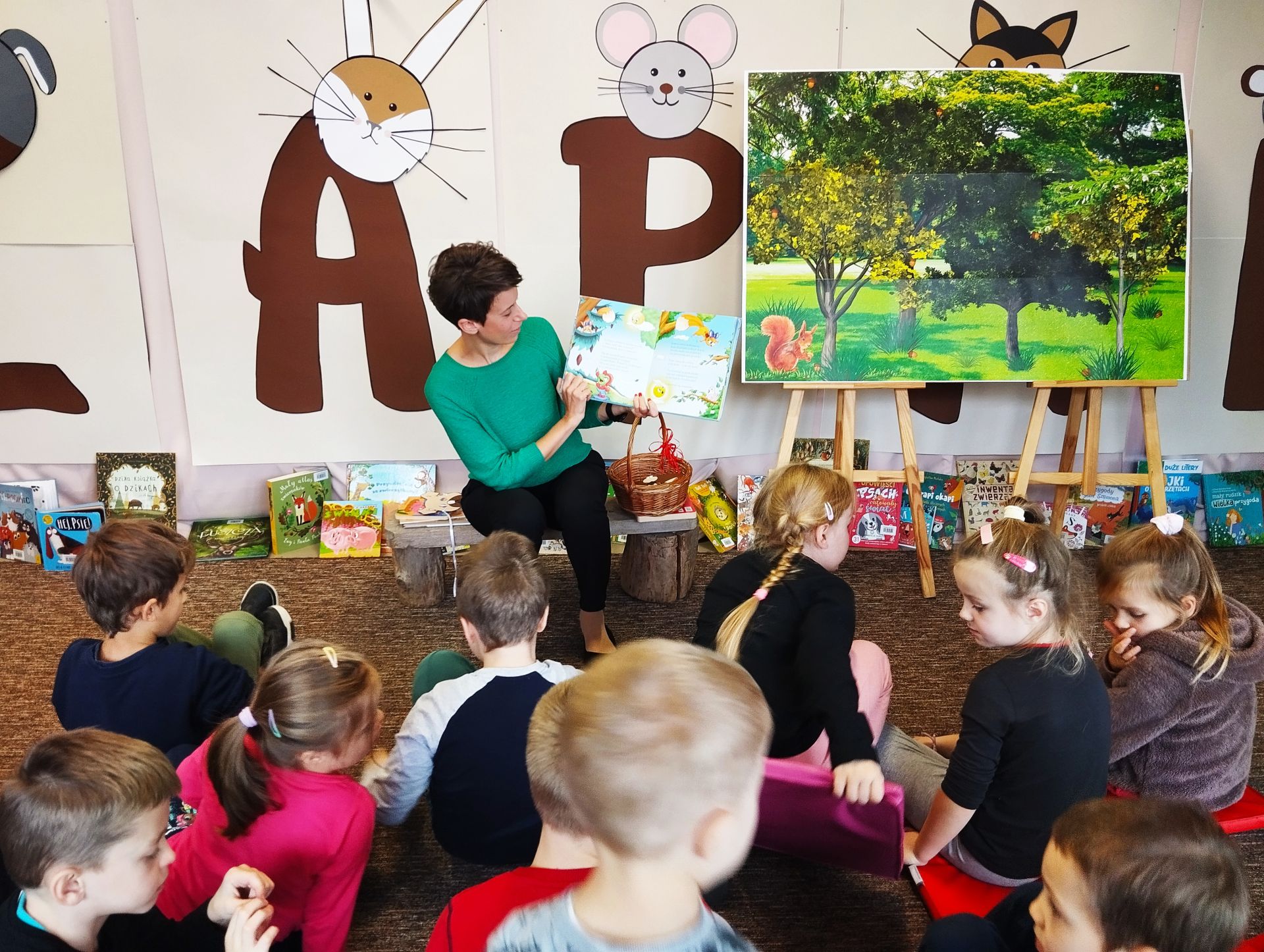 1699003673281 Podsumowanie akcji czytelniczej „Podaj łapkę” w MBP w Dąbrowie Tarnowskiej