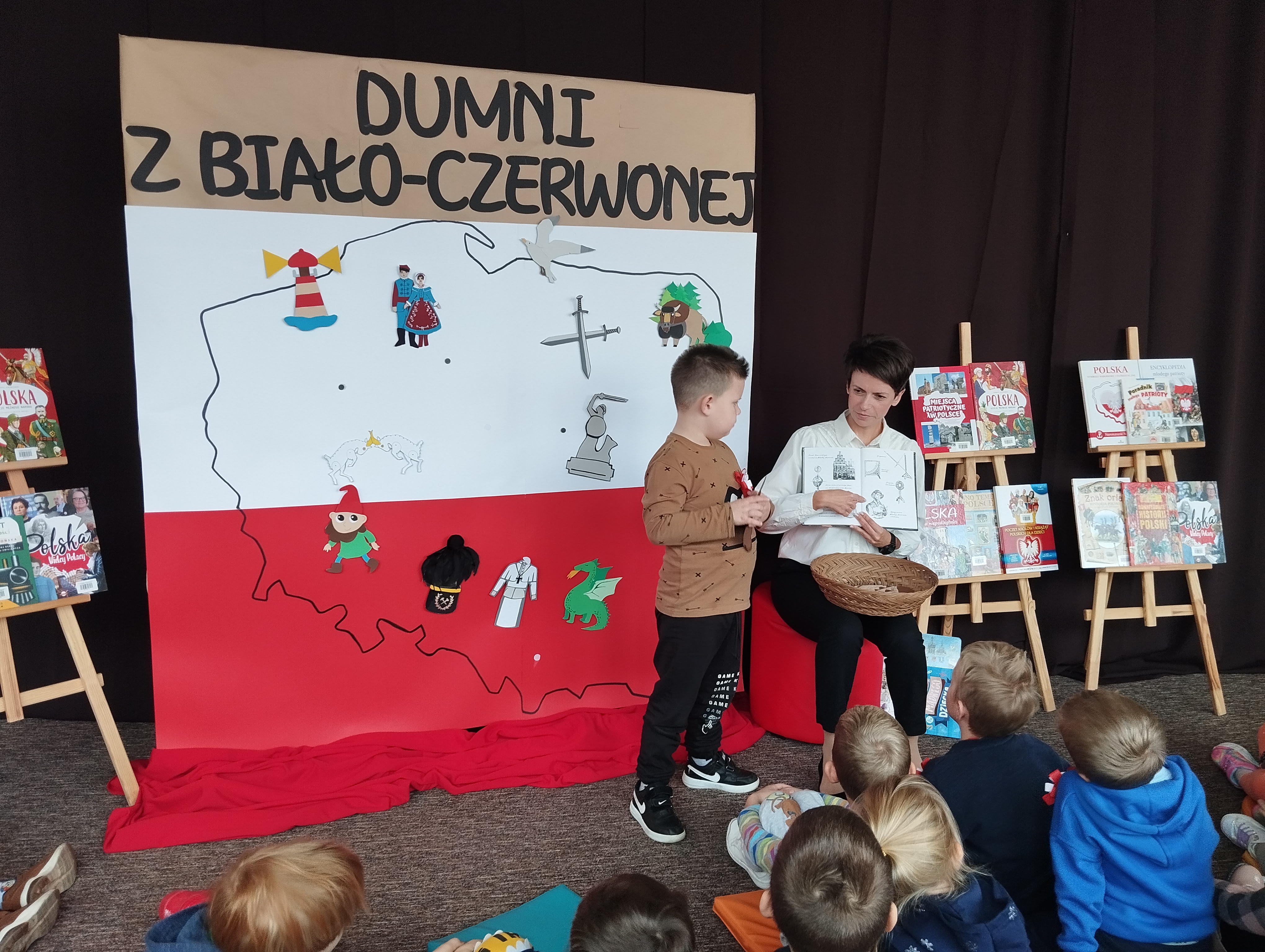 1699613764077 „DUMNI Z BIAŁO CZERWONEJ” W MBP