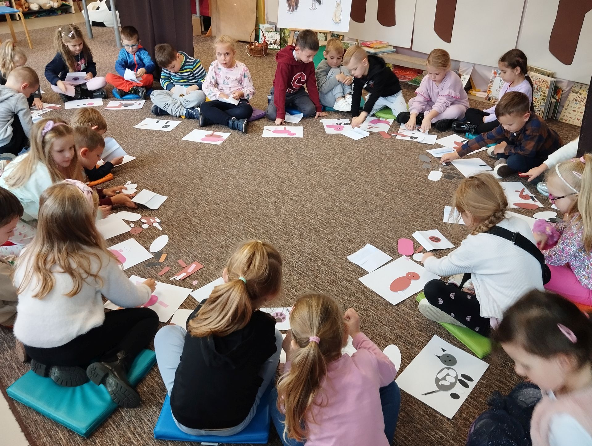 1700733159435 Podsumowanie akcji czytelniczej „Podaj łapkę” w MBP w Dąbrowie Tarnowskiej