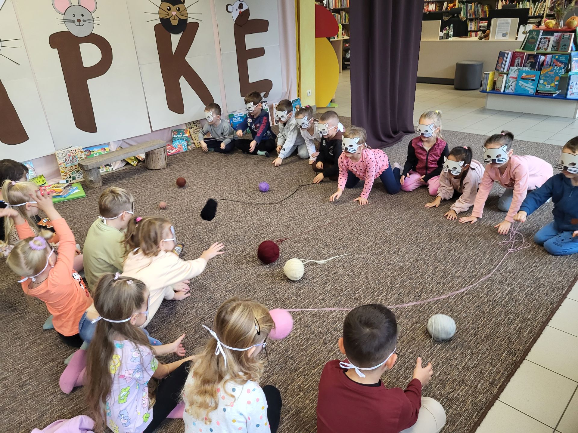 20231025 102813 Podsumowanie akcji czytelniczej „Podaj łapkę” w MBP w Dąbrowie Tarnowskiej