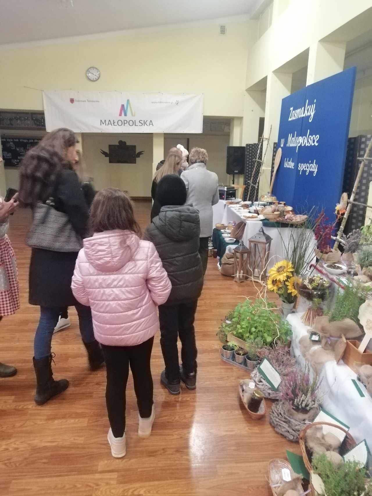 385560116 987944735604262 1038713345954631019 n Stowarzyszenie Kobiet Wsi Smęgorzów realizowało projekt promujący lokalne dziedzictwo kulturowe i kulinarne Małopolski!