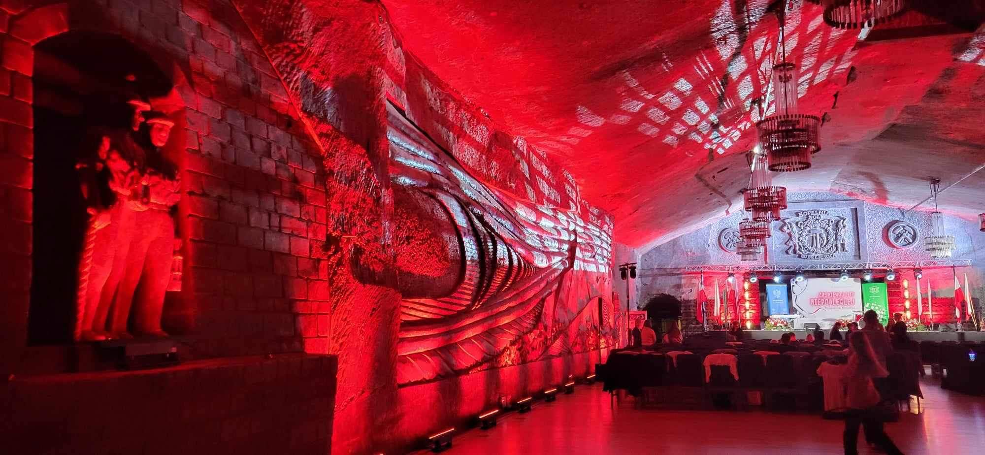 386875383 332709886013462 6941611283314939171 n Wielki sukces uczennicy, klasy 2b Szkoły Podstawowej nr 2 im. Mikołaja Kopernika w Dąbrowie Tarnowskiej, Klary Bociek w szóstej edycji Małopolskiego Konkursu Patriotycznego „zaŚPIEWAJ I TY NIEPODLEGŁEJ”