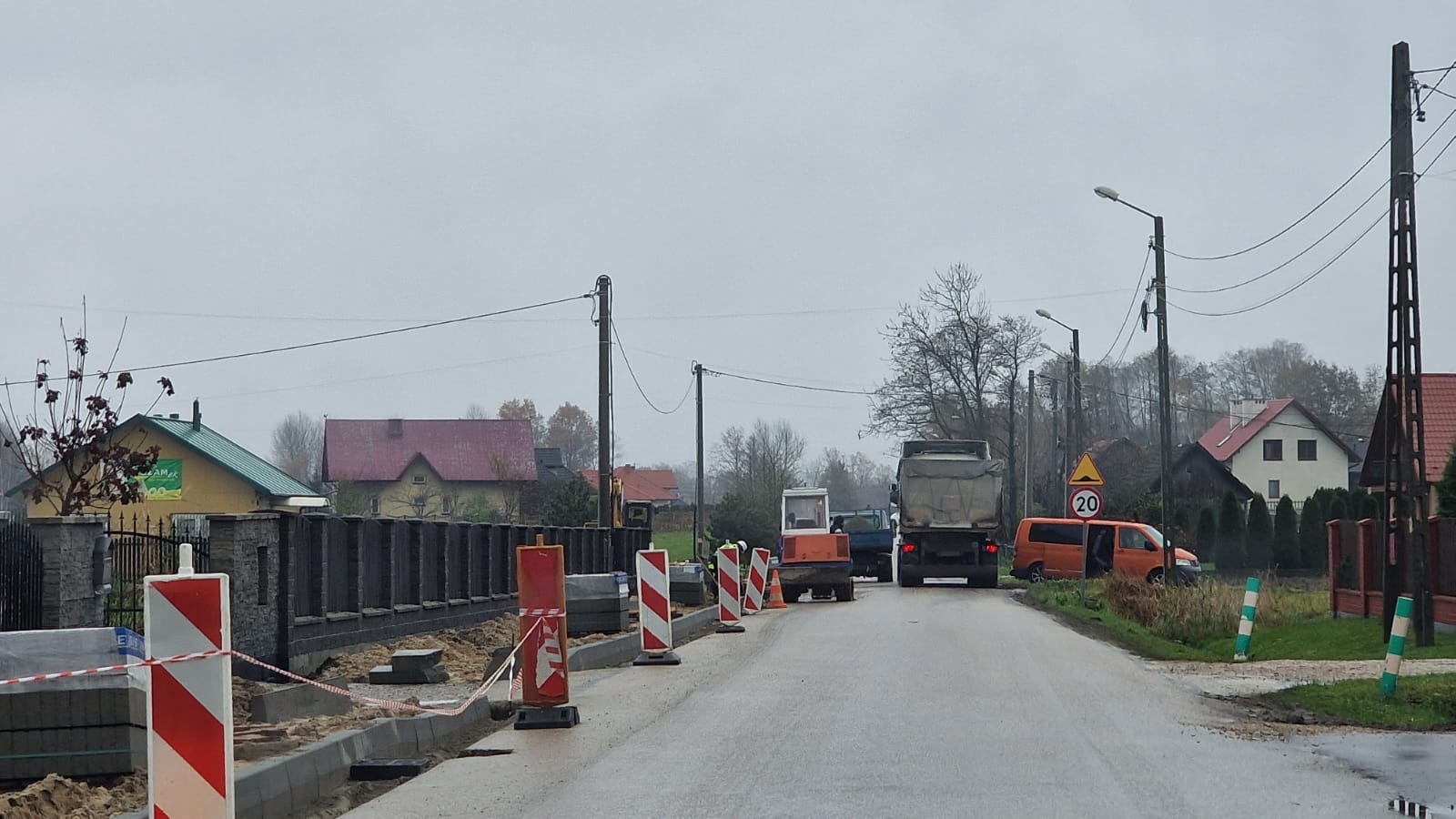 524150db 4a62 4a7a b4d8 a8985aed94c9 Nowa nawierzchnia drogi w Sołectwie Nieczajna Dolna oraz nowy chodnik w Gruszowie Wielkim