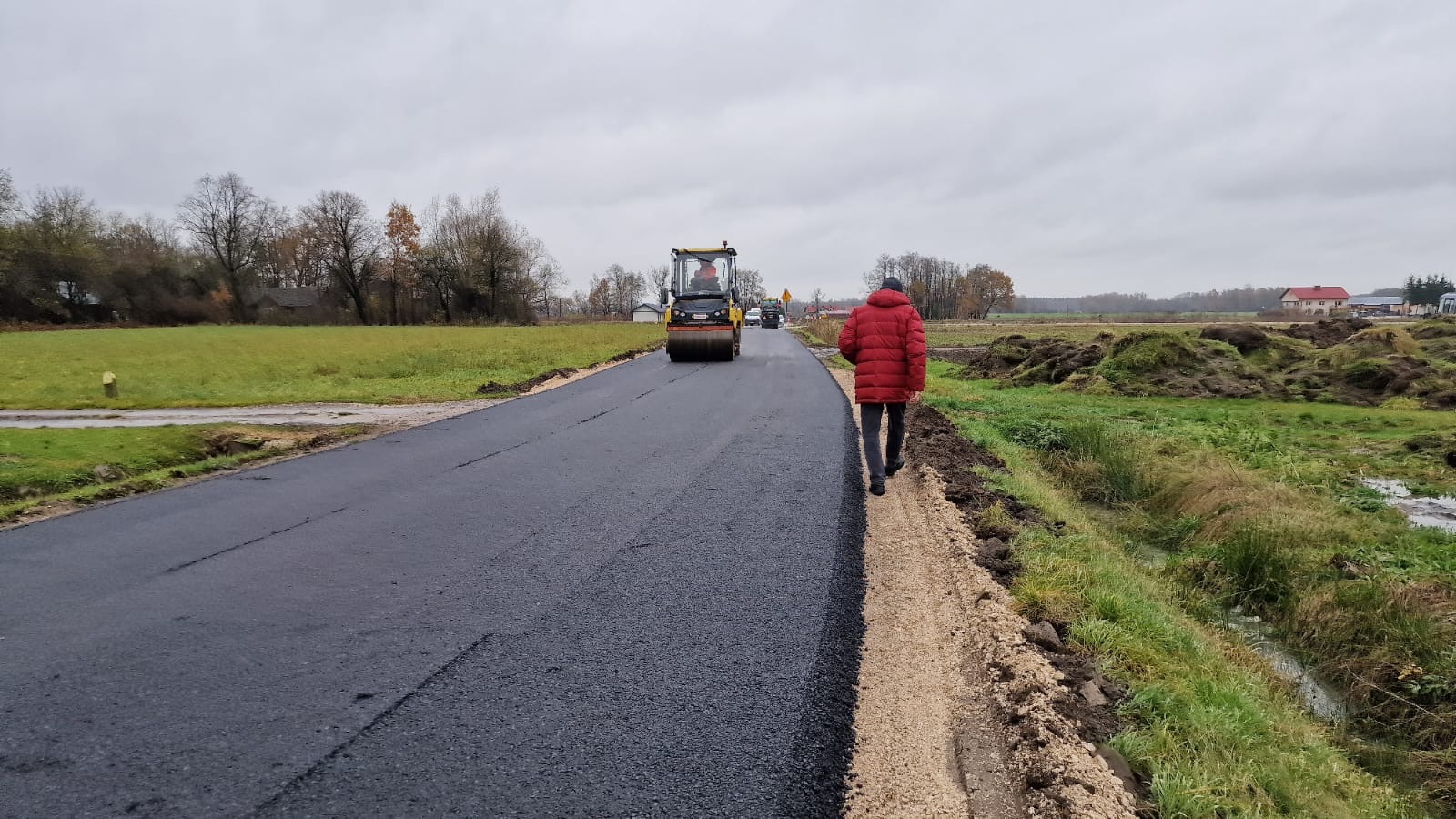 916bfa7b 4b75 4e1b aa7c 2426377e3d2d Nowa nawierzchnia drogi w Sołectwie Nieczajna Dolna oraz nowy chodnik w Gruszowie Wielkim