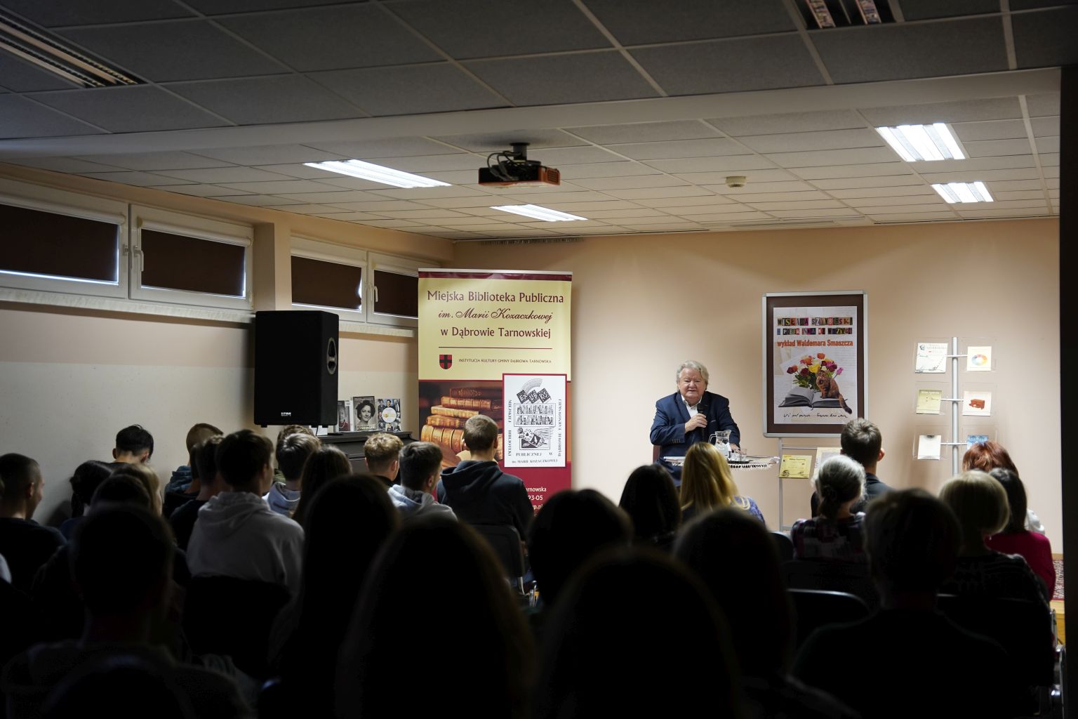 DSC2469 Wykład Waldemara Smaszcza pt. Wisława Szymborska   poetka inna niż wszyscy w MBP w Dąbrowie Tarnowskiej