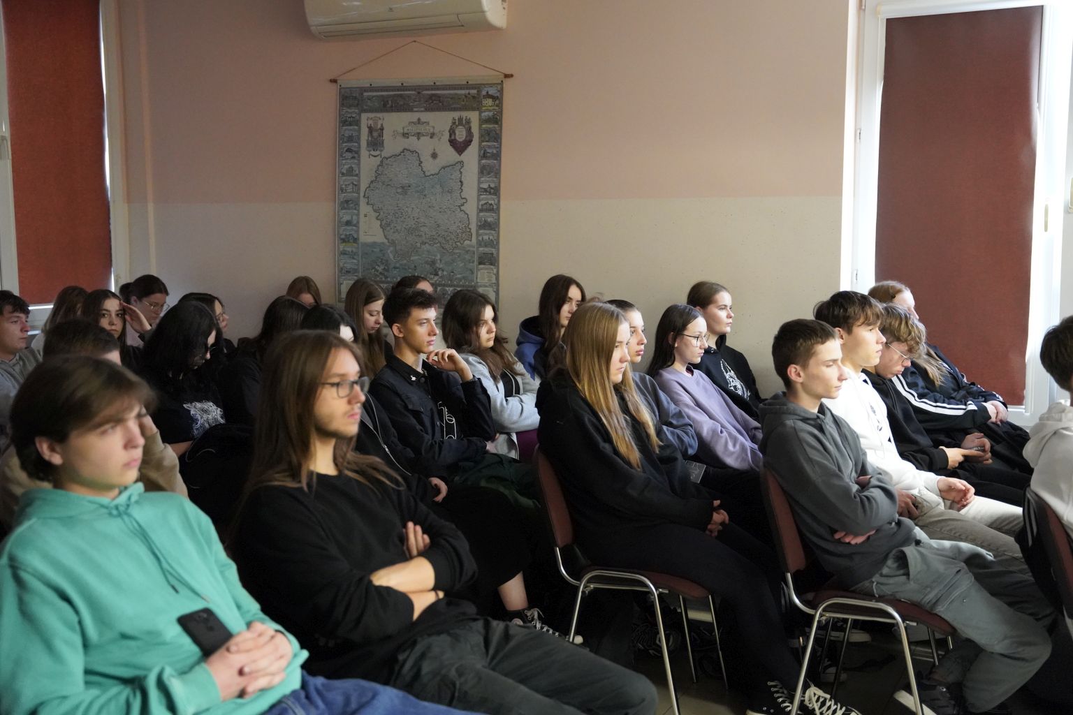 DSC2472 Wykład Waldemara Smaszcza pt. Wisława Szymborska   poetka inna niż wszyscy w MBP w Dąbrowie Tarnowskiej