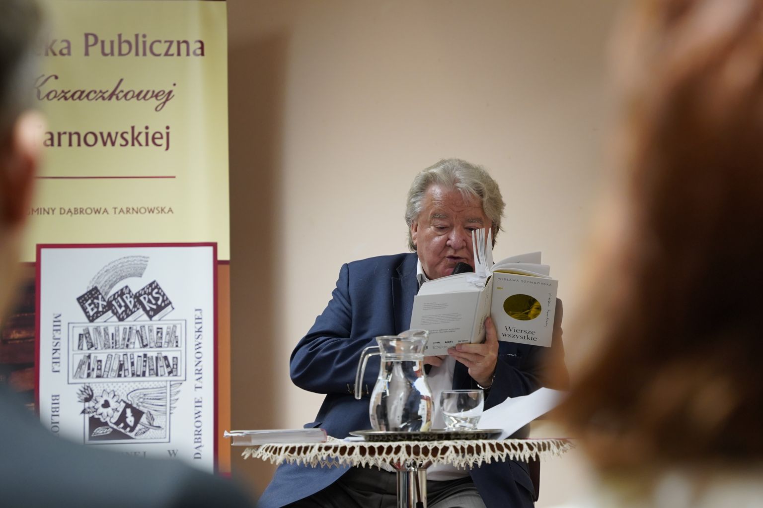 DSC2500 Wykład Waldemara Smaszcza pt. Wisława Szymborska   poetka inna niż wszyscy w MBP w Dąbrowie Tarnowskiej