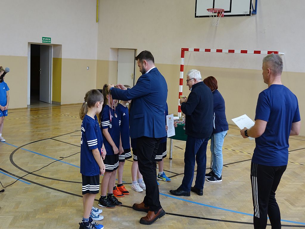 11 IX Gminny Turniej Gry w „Dwa ognie”