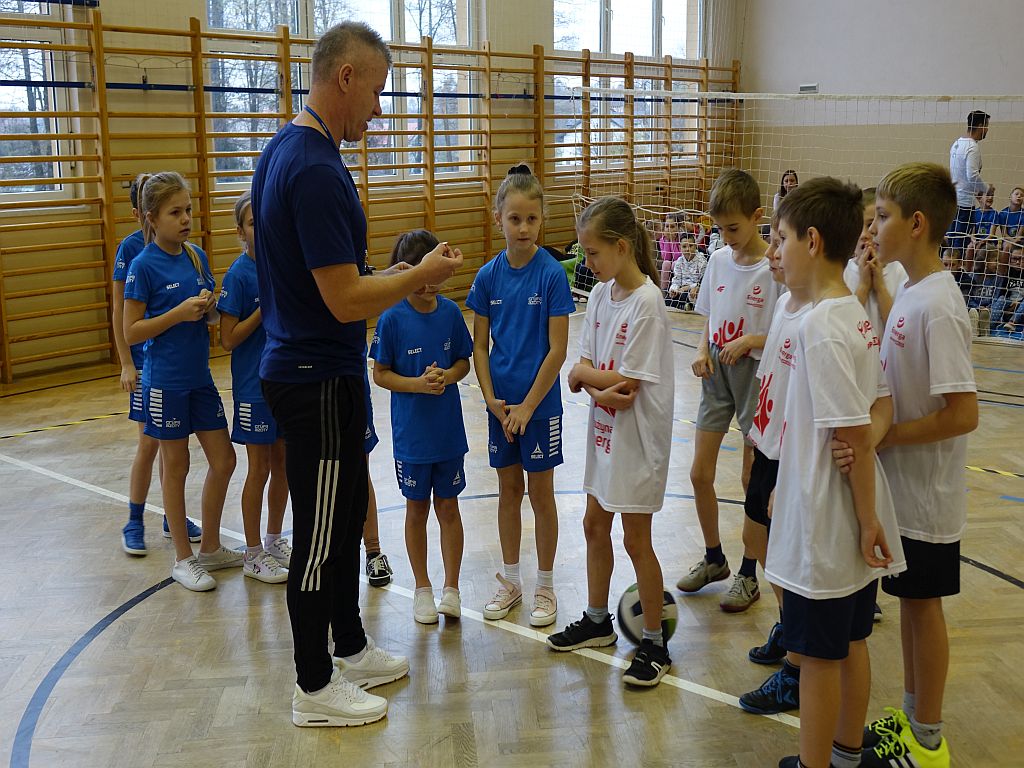 4 IX Gminny Turniej Gry w „Dwa ognie”