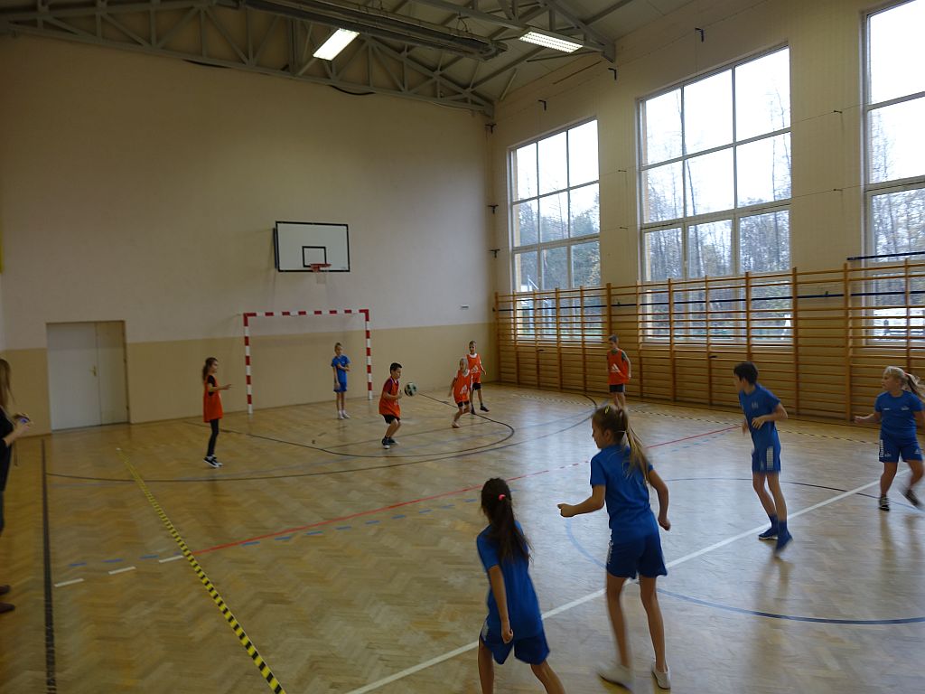 7 IX Gminny Turniej Gry w „Dwa ognie”