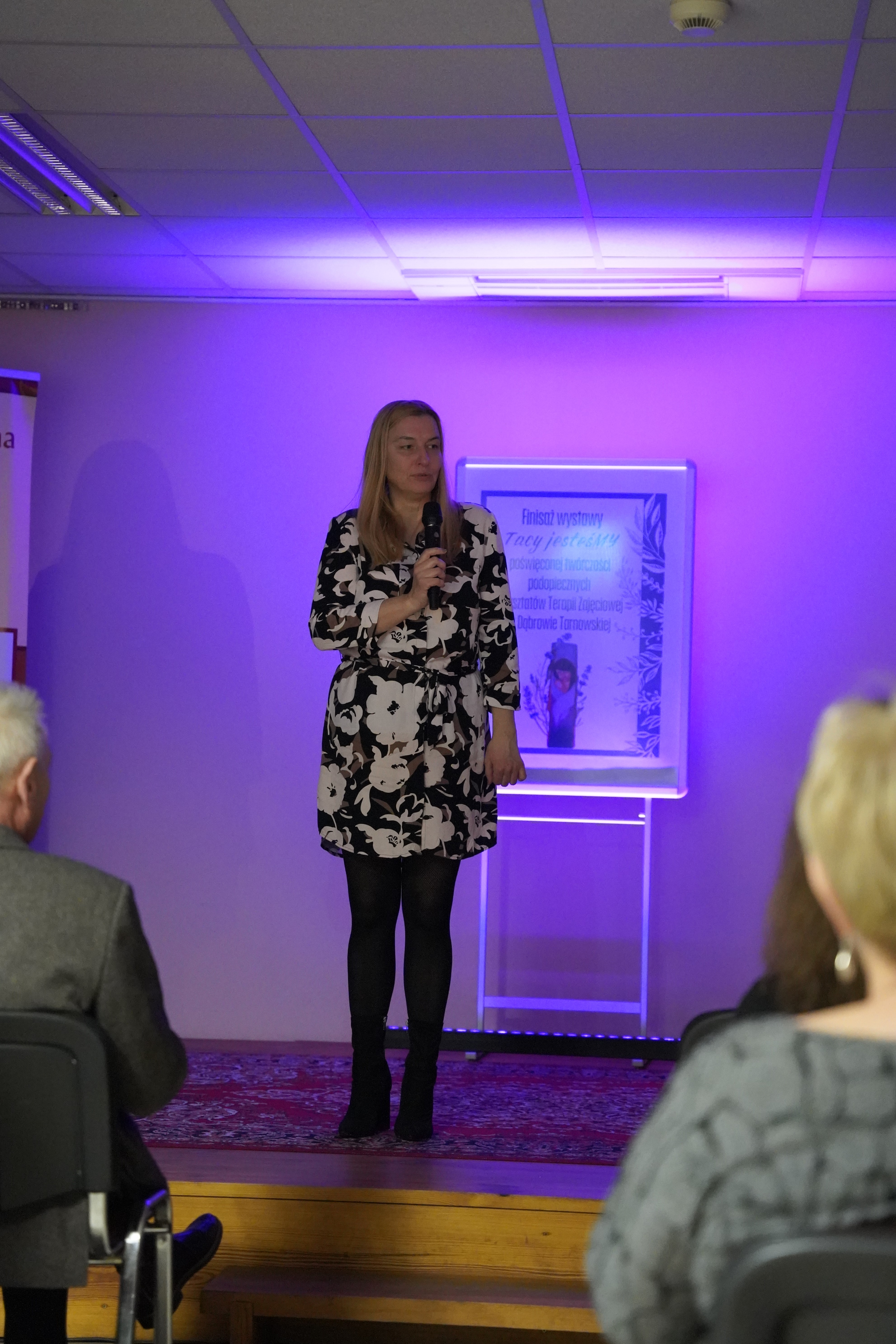 DSC2666 Finisaż wystawy Tacy jesteśMy w przededniu Międzynarodowego Dnia Osób z Niepełnosprawnościami w Miejskiej Bibliotece Publicznej w Dąbrowie Tarnowskiej