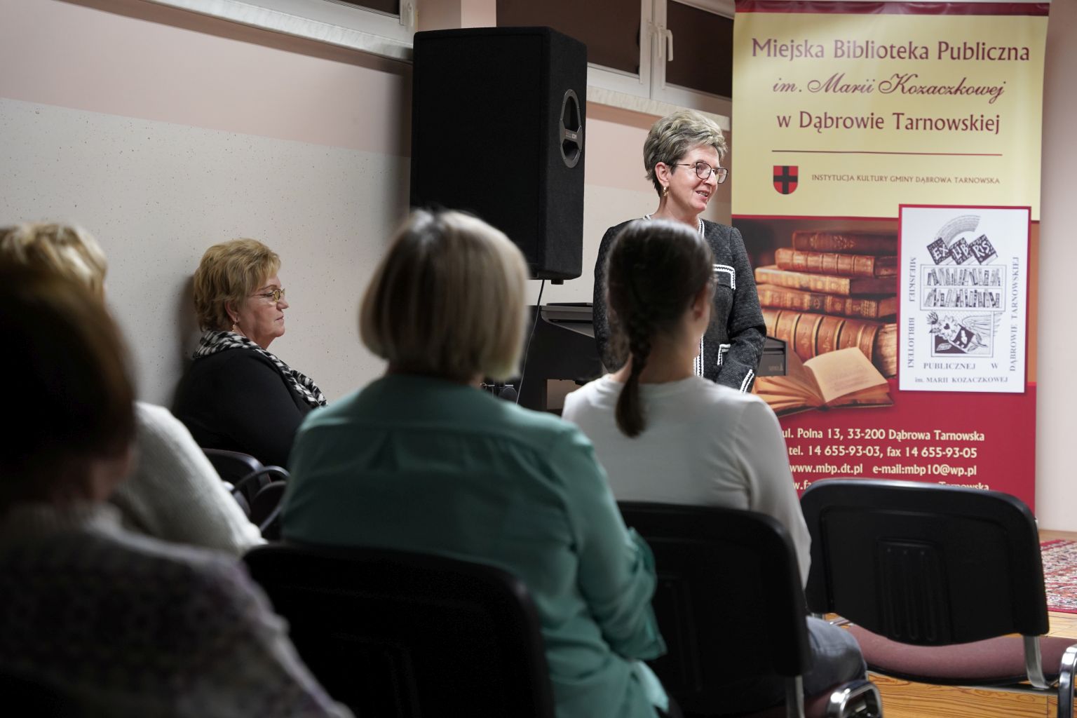 DSC2857 Finisaż wystawy Tacy jesteśMy w przededniu Międzynarodowego Dnia Osób z Niepełnosprawnościami w Miejskiej Bibliotece Publicznej w Dąbrowie Tarnowskiej