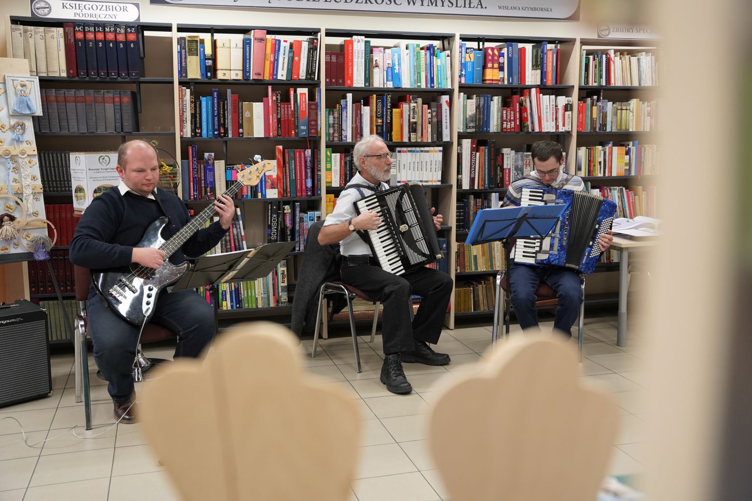 DSC2948 Finisaż wystawy Tacy jesteśMy w przededniu Międzynarodowego Dnia Osób z Niepełnosprawnościami w Miejskiej Bibliotece Publicznej w Dąbrowie Tarnowskiej