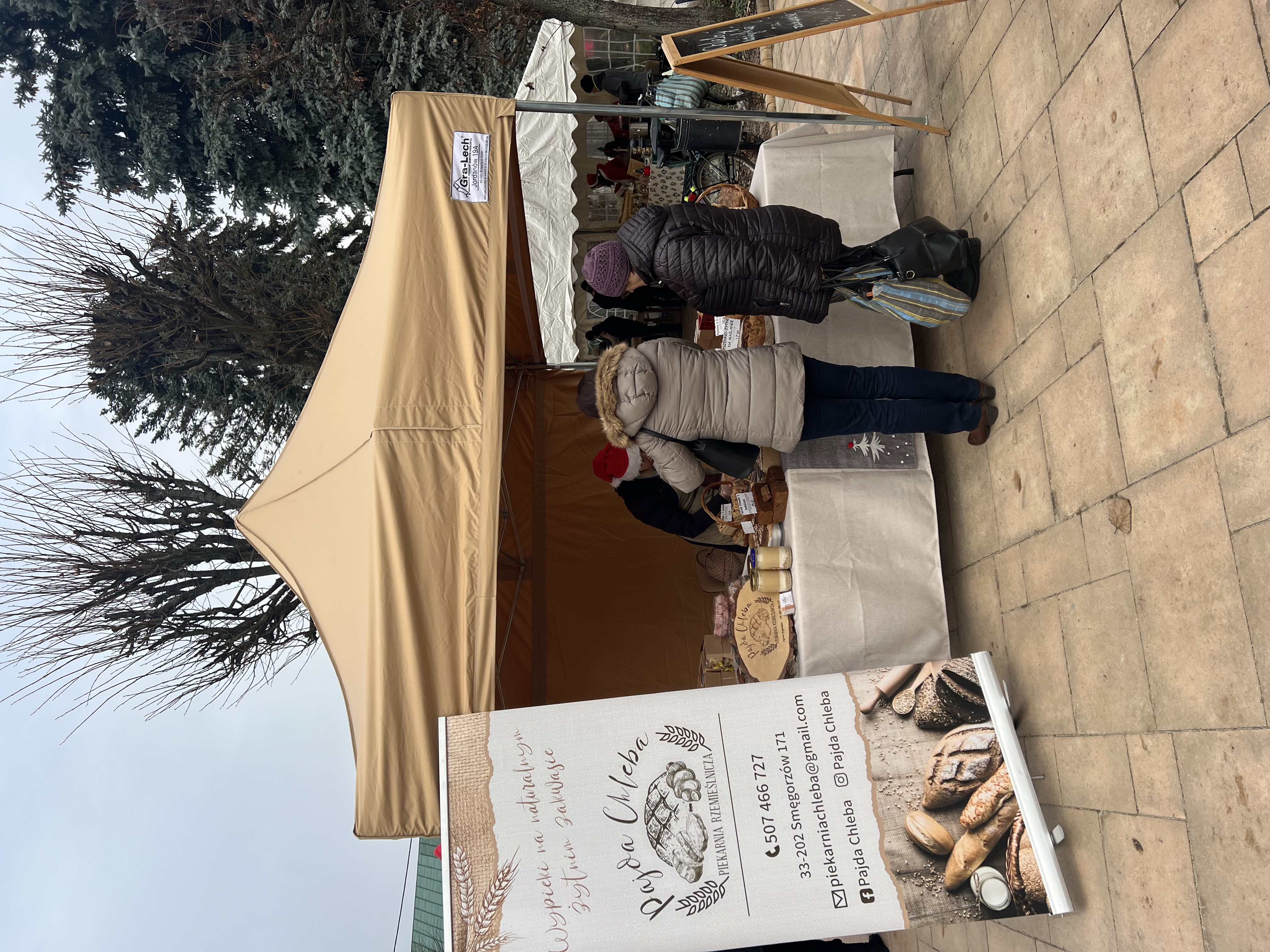 IMG 7097 Trwa Dąbrowski Bożonarodzeniowy Kiermasz Świąteczny