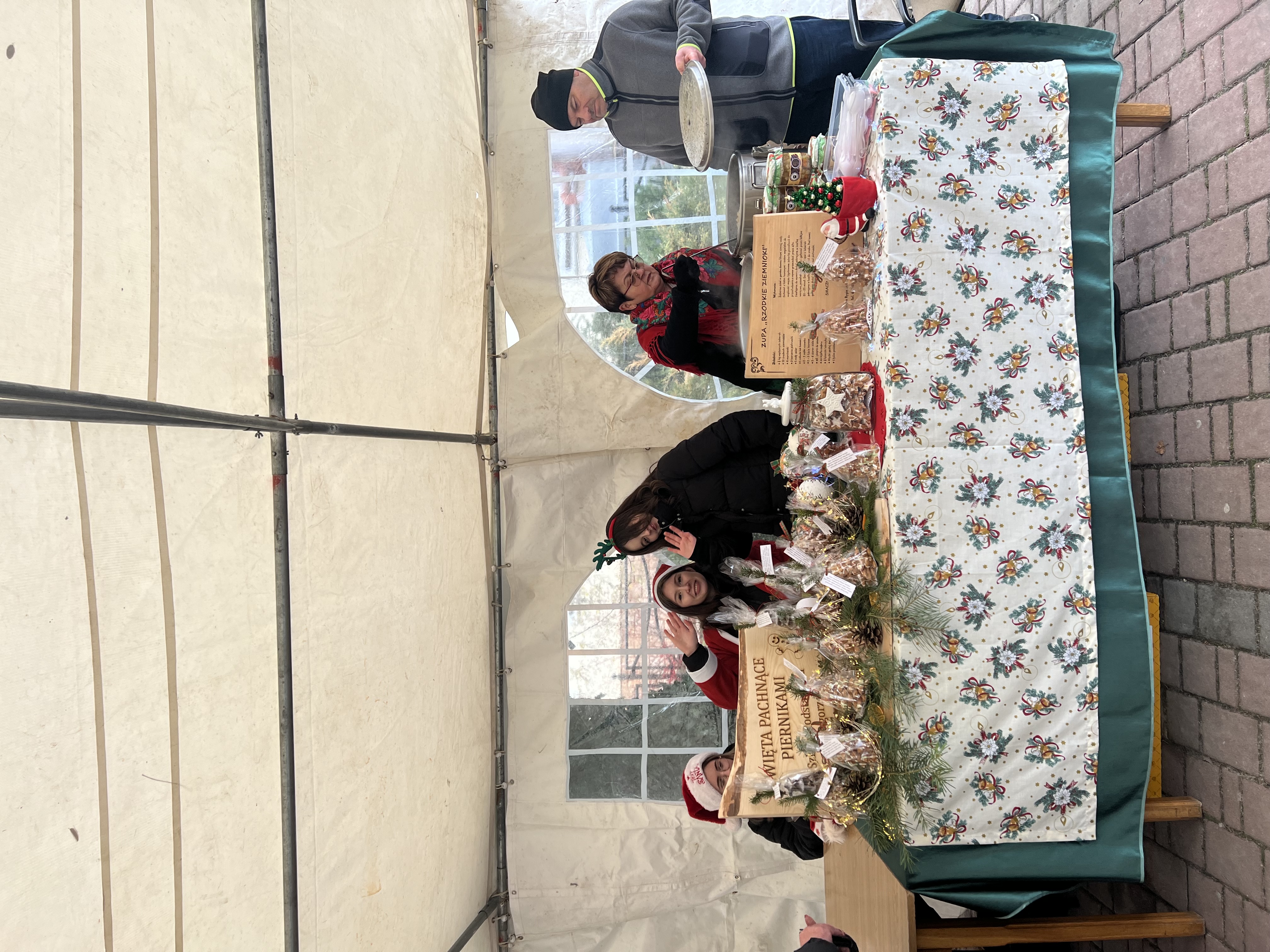 IMG 7099 Trwa Dąbrowski Bożonarodzeniowy Kiermasz Świąteczny