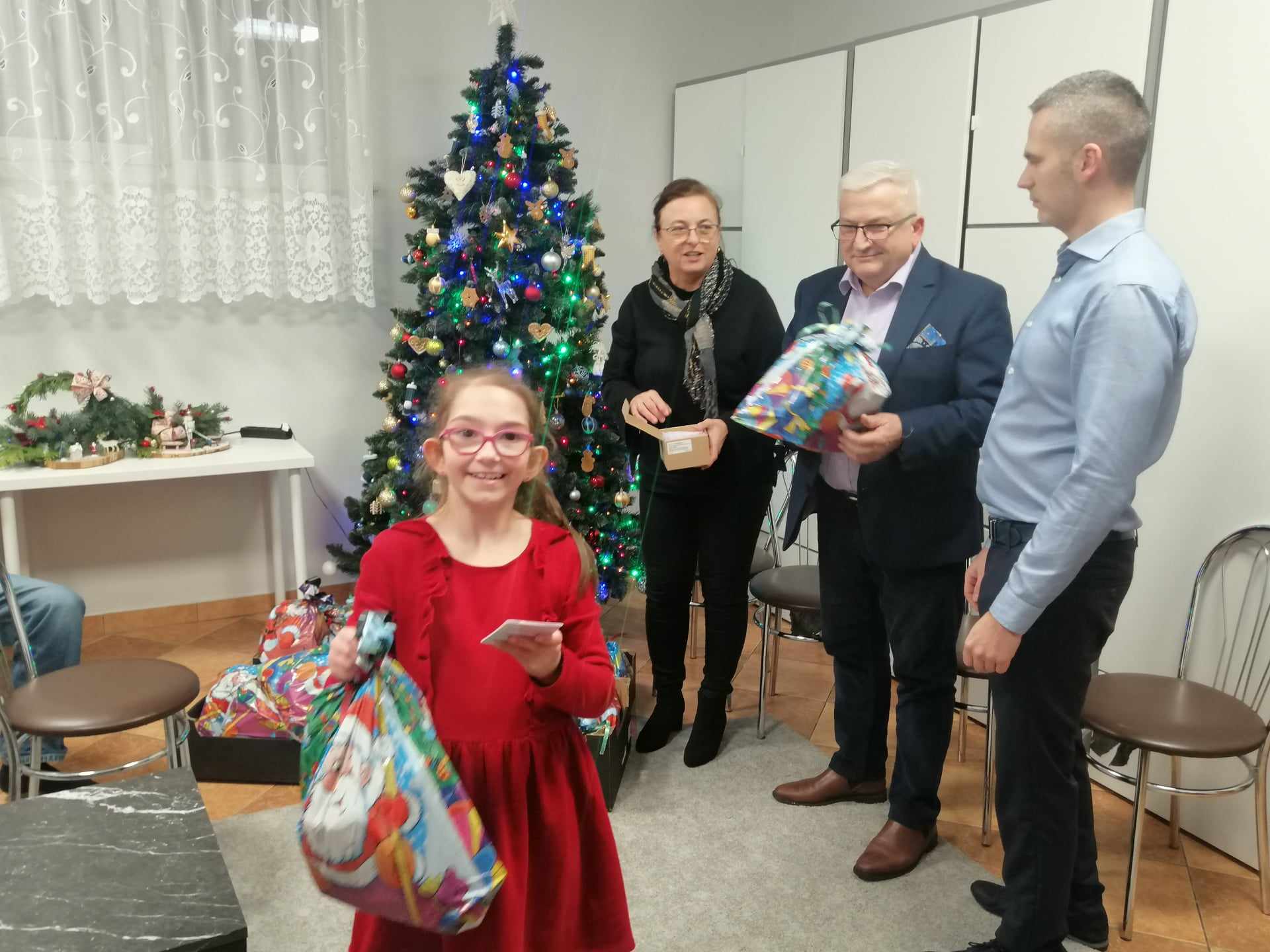 d5cc8670 e26b 4c98 a307 862e59e8979a Mikołajkowa wizyta w Placówce Opiekuńczo Wychowawczej nr 1 i nr 2 w Dąbrowie Tarnowskiej